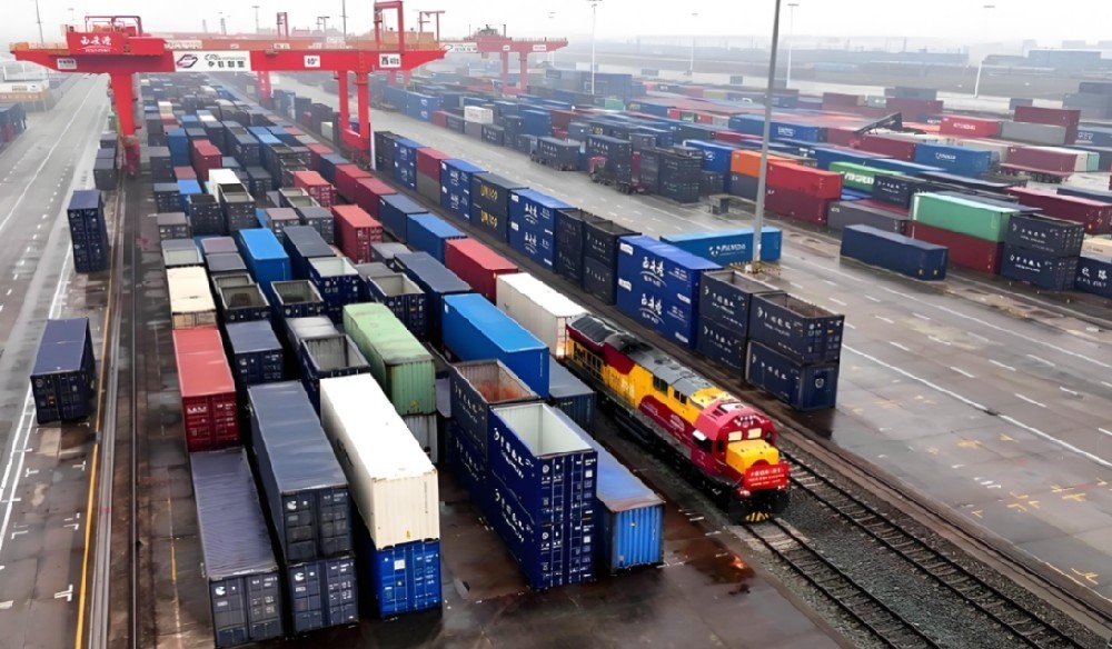 中歐班列中通道：機(jī)械設(shè)備出口的黃金動(dòng)脈