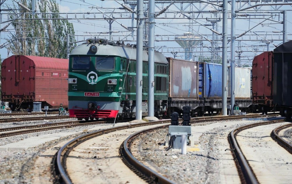 工業絲路：新疆鐵路雙口岸中歐（中亞）班列突破9萬列，工業外貿新未來