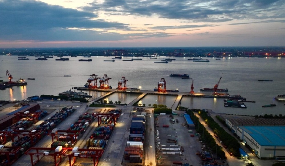 工業絲路與寧波舟山港同頻共振，駛向智強未來