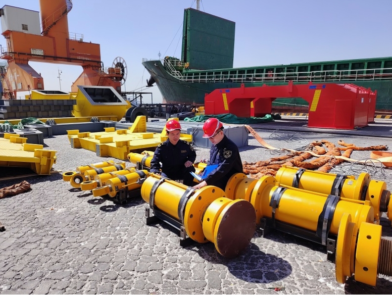 工業絲路：世界最大架橋機從秦皇島駛向全球