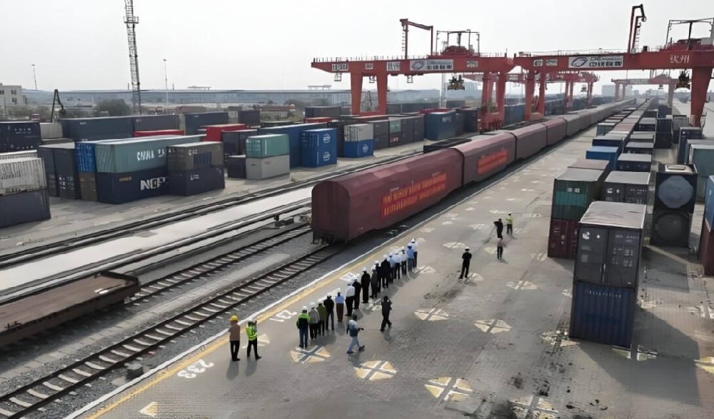 西部陸海新通道鐵海聯運標箱創新高，工業絲路平臺助企拓海外