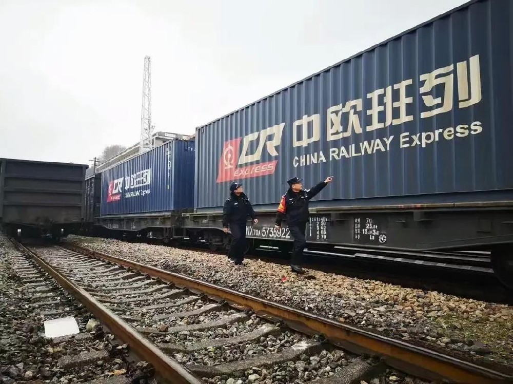 中歐班列中通道累計通行量突破2萬列，工業絲路助力外貿新飛躍